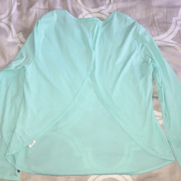 Fabletics Millie Split shirt - Picture 2 of 2